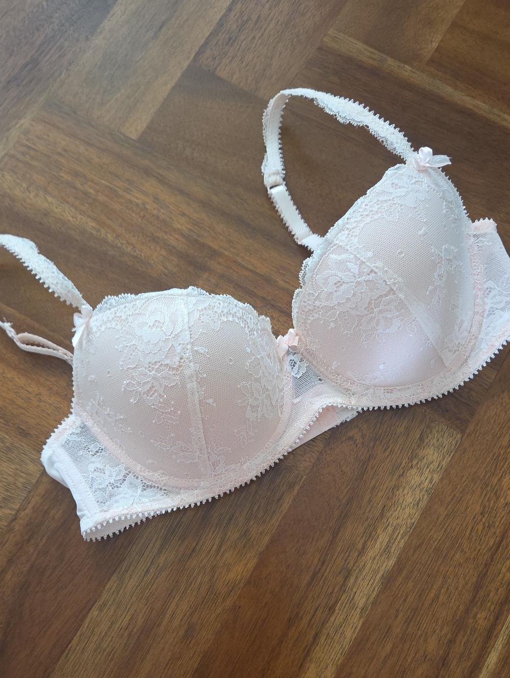 Delicate Lace Push-Up Bra - Light Pink